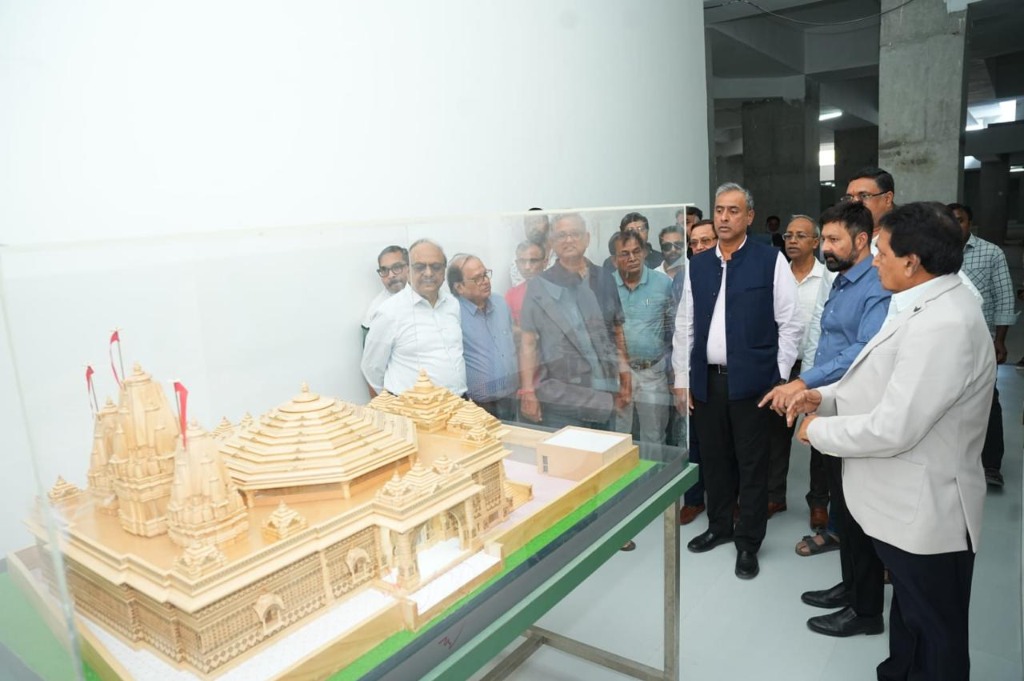 चीफ कमिश्नर श्री महेश्वर राव जी का मंदिर परिसर दौरा